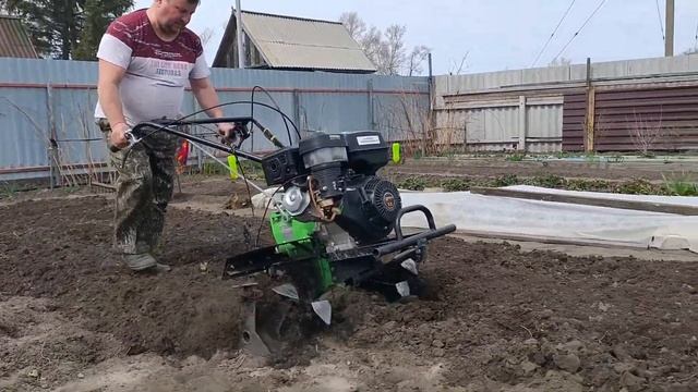 пашем дачу мотоблоком, готовим шашлык смотреть онлайн