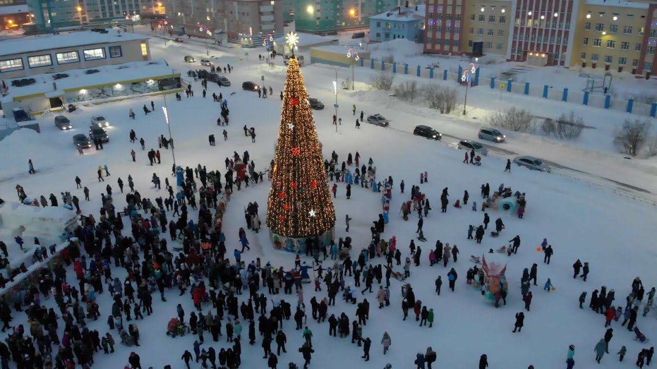Открытие Снежного городка 2020 + парад Дедов Морозов и Снегурочек. (Таймыр Дудинка) смотреть онлайн