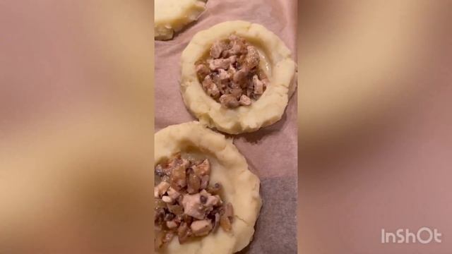 Нежнейшие гнёзда с курочкой и грибами смотреть онлайн