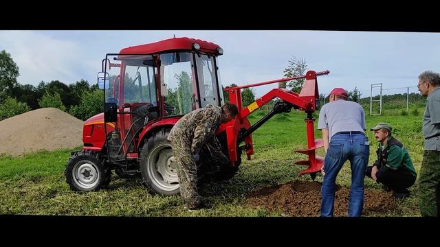 Установка бура на трактор DONG FENG 244 с кабиной и процесс его работы. смотреть онлайн
