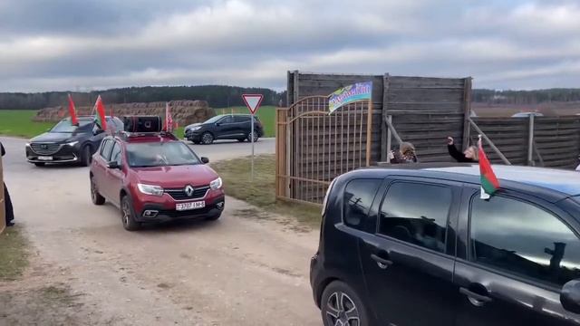 Участники республиканского автопробега "За единую Беларусь!" посещают Жировичи смотреть онлайн