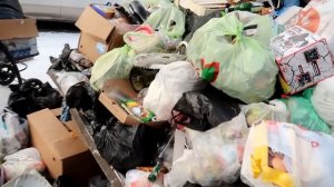 ЛАЗАЯ ПО МУСОРКАМ РОССИИ ПОИСК МЕТАЛЛОЛОМА БЕЗ МЕТАЛЛОИСКАТЕЛЯ НА СВАЛКЕ КАК ЗАРАБОТАТЬ ДЕНЬГИ? #12