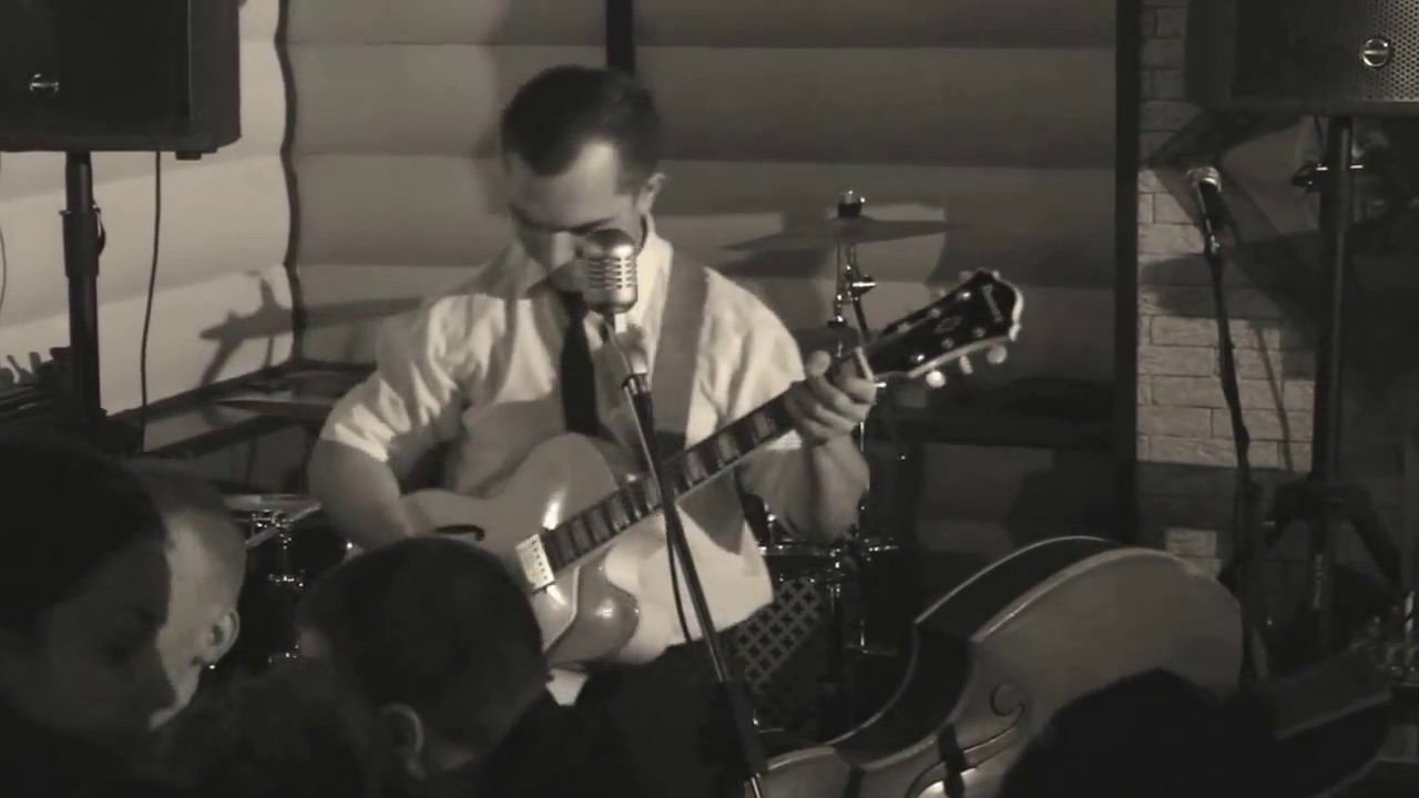 Петрович_Выступление  баре 