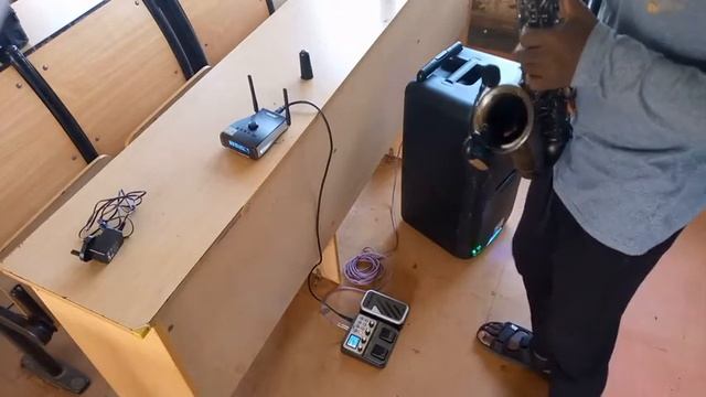 Saxophone Loop With Guitar Processor L Nux MG-100