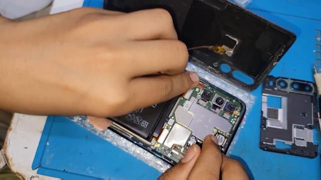 Замена экрана Restoring Huawei Smartphone Cracked Phone Restoration - LCD How To Change смотреть онлайн
