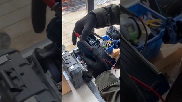 Зачем мультиметр электрику? #электромонтаж #стройка #electric #my #work #каркасник смотреть онлайн