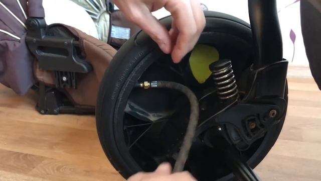 Как накачать колесо на детской коляске? смотреть онлайн