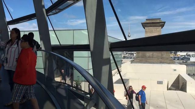 Norman Foster's Reichstag Glass Dome Pt.3 смотреть онлайн