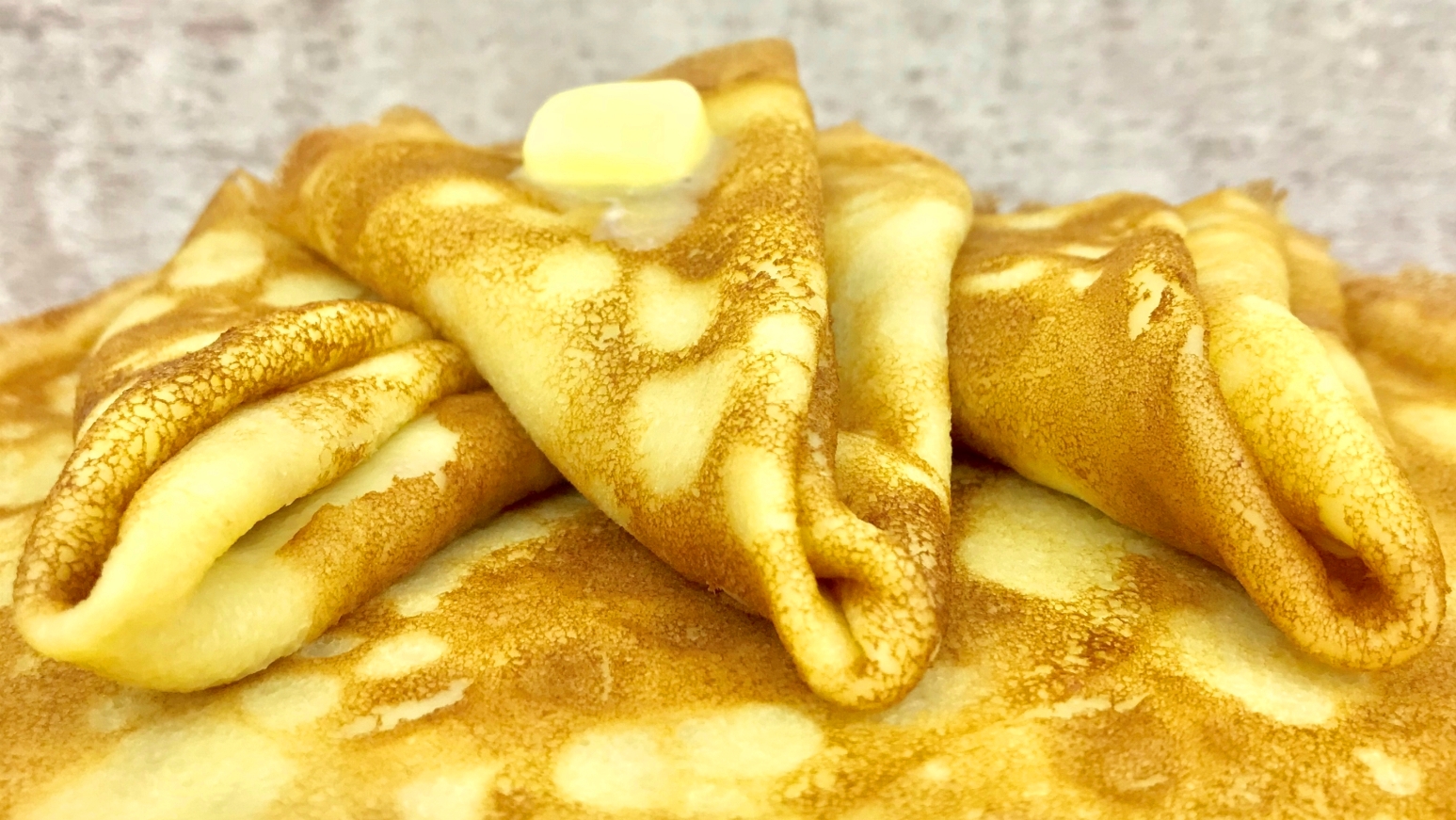 Блины на кипятке - тонкие и нежные. Рецепт вкусных заварных блинов .mp4 смотреть онлайн