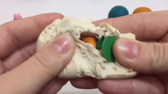 пластилин Play Doh, ищем сюрпризы внутри пластилина смотреть онлайн