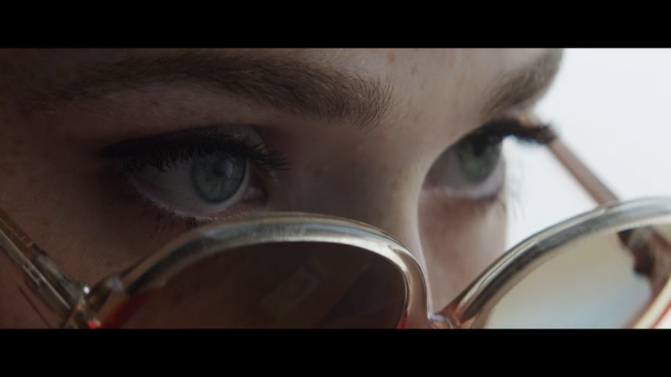 Дама в очках и с ружьем в автомобиле (2015) Русский трейлер смотреть онлайн