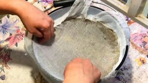 Как убрать остатки воска и пенку с поверхности мёда ?