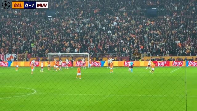 “WELCOME TO HELL” CRAZY ATMOSPHERE at GALATASARAY vs MAN UNITED смотреть онлайн