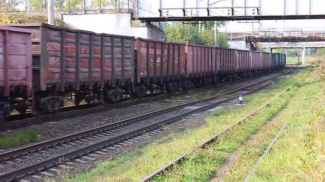 2ЭС4К-016 (РЖД/Окт, ТЧ-21 Волховстрой) с небольшим грузовым поездом смотреть онлайн