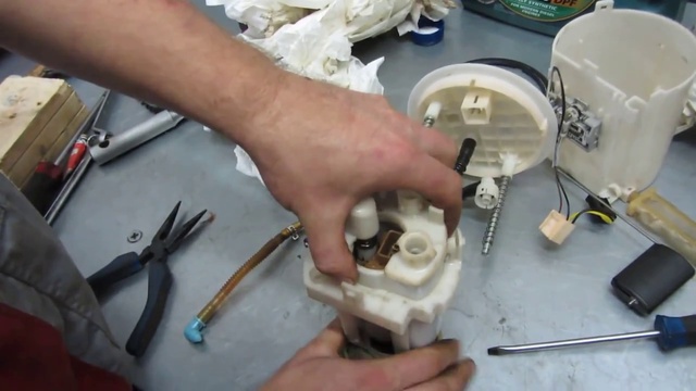 Замена топливного фильтра на Kia Ceed смотреть онлайн