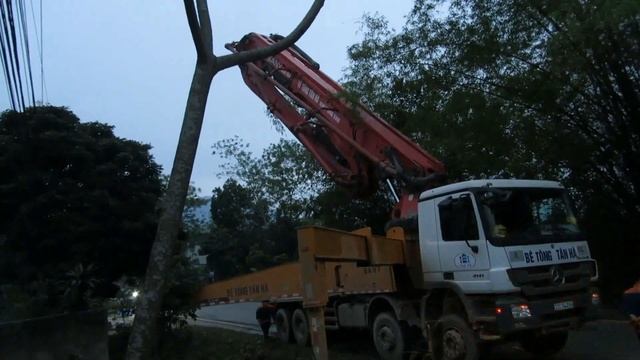 Xe bơm bê tông HYUNDAI động cơ 520HP смотреть онлайн