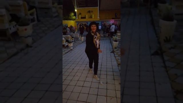 Стильная Бабочка на закрытии Кино-сада. смотреть онлайн