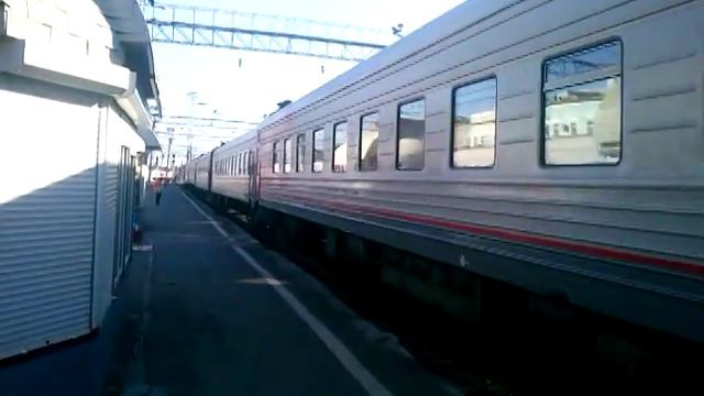 Прибытие 2ТЭ10У-0213 с поездом №373Е Тюмень — Баку, на вокзал Челябинск-Главный смотреть онлайн