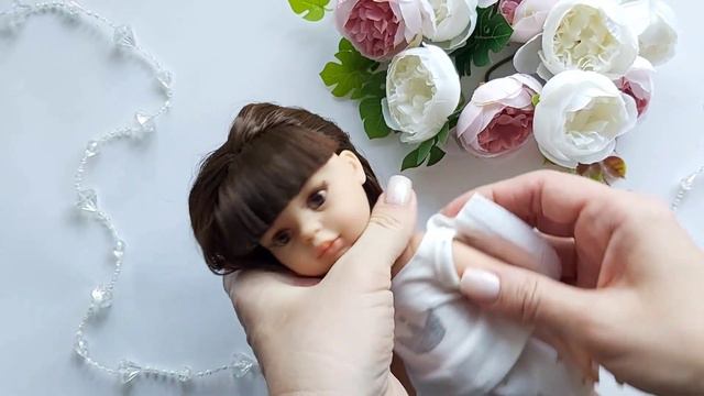 Распаковка куклы Кэрол. Переодеваем и сравниваем цены на маркетплейсах. Яндекс маркет, Валдбериз. смотреть онлайн