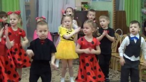 Танец "Маленькие звёзды" средняя группа