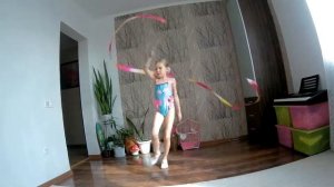 Танец с лентой)))