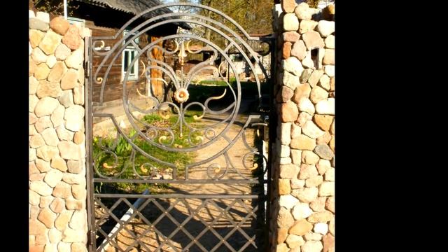 Красивые столбы для кованой калитки кладка гальки валуны галечник Днепр смотреть онлайн