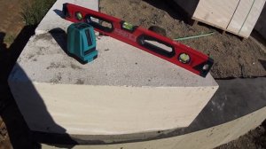 Кладка углов из блоков. Заводим углы первого ряда газоблоков