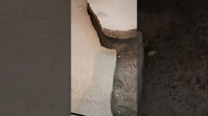 Стяжка бухтит