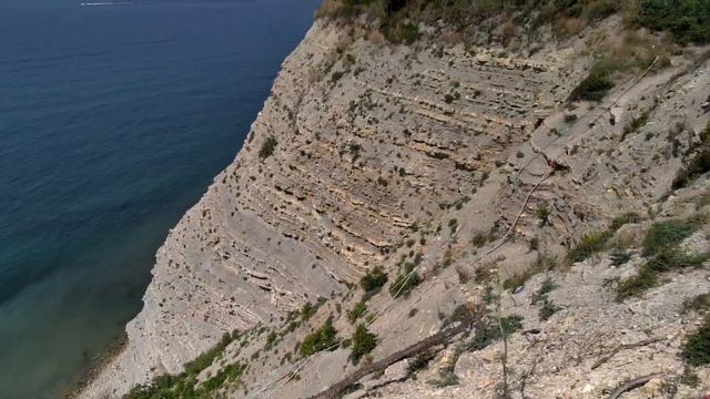 Три спуска к диким пляжам Геленджика. Пляж Сосновка смотреть онлайн