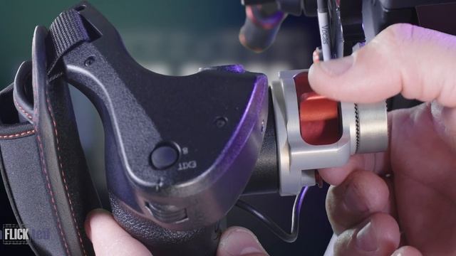 Panasonic AU-EVA1 VOCAS Handgrip Extender and Grip Adapter смотреть онлайн