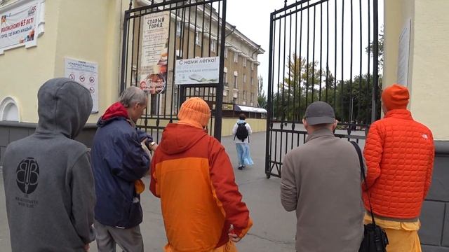 ГОПАЛ КРИШНА ГОСВАМИ Махарадж БХАДЖАНА КРИЯ ПОСТОЯННОЕ ОБРАЩЕНИЕ К СВЯТОМУ ИМЕНИ БОГА смотреть онлайн