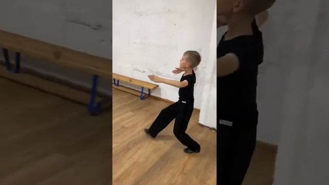 Арсений. Е класс. Венский вальс смотреть онлайн