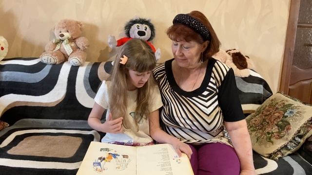 Плохих Ника, читает любимое произведение бабушки - стихотворение А. Барто "Мы с Тамарой". смотреть онлайн