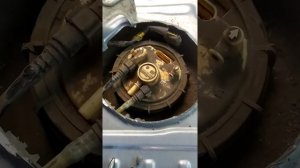 Меняем бензонасос на Митсубиси кольт 2008 г