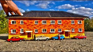 Макет дома масштаб 1/43. Двухэтажный кирпичный жилой дом в городе для машинок моделек! Про машинки.