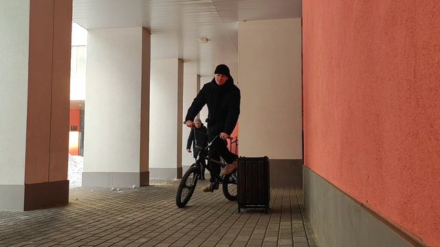 СЛЕТЕЛ С ГОРЫ НА БМХ | СТРИТ ТРЮКИ ЗИМОЙ смотреть онлайн