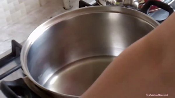 Якутск. Жареная жеребятина в кастрюле. Yakutsk. Fried foal in a saucepan.