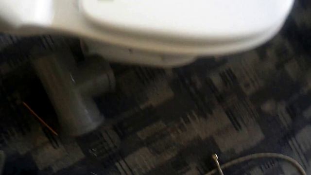 Замена унитаза с демонтажем чугунного тройника Часть 1 смотреть онлайн