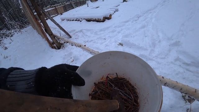 ЗАСЫПКА ПЧЁЛ! УКРЫТИЕ САЖЕНЦЕВ! СТРОЙКА ПРОЛЁТА!!! #55 смотреть онлайн