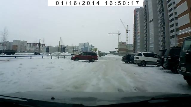 Въезд в подземную парковку в квартале "Лазурный" смотреть онлайн