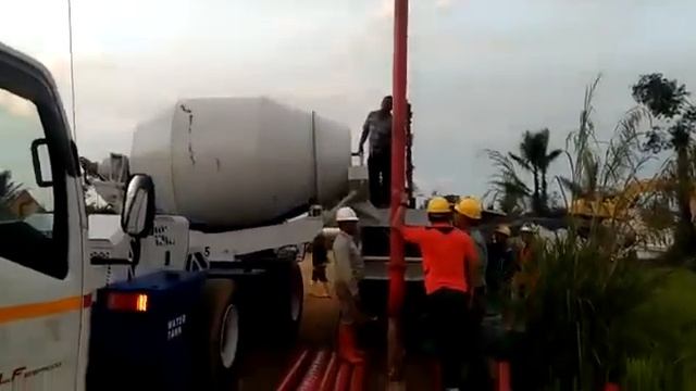 AS-3.5 Self-loading Concrete Mixer and ABT40C Concrete Trailer Pump In Good Use In Pekanbaru смотреть онлайн