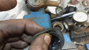 Замена пыльников на рулевых наконечниках 555 SE 4831