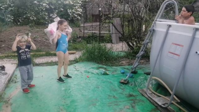 Купание в бассейне!!! смотреть онлайн