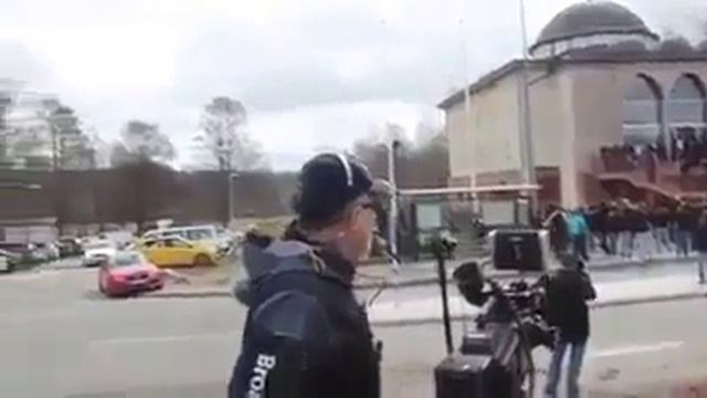 Чудо мечет сам делает молитву смотреть онлайн