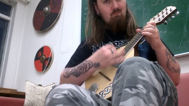 Medieval Mandolin play :) смотреть онлайн