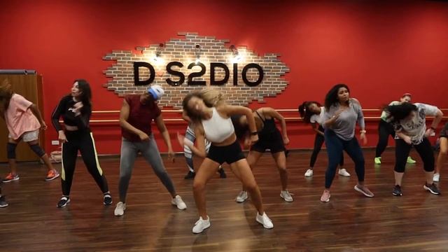 Brazilian Funk with Ewa Golan | Dance Classes for women in Dubai смотреть онлайн