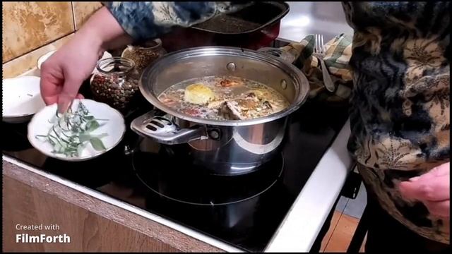 BOIL CHICKEN BROTH!!! VĀRĀM VISTAS BULJONU!!! КУРИНЫЙ БУЛЬОН!!! смотреть онлайн
