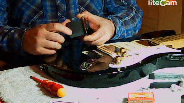 Wilkinson Vintage Strat Tremolo Installation 1
