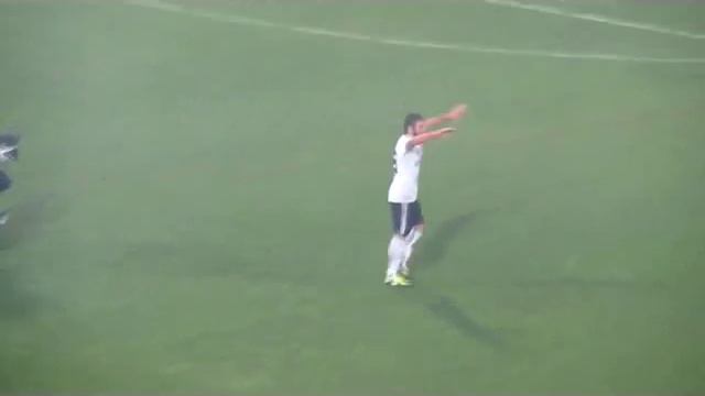 Турецкий футболист сам заводит 50-тысячный стадион! смотреть онлайн