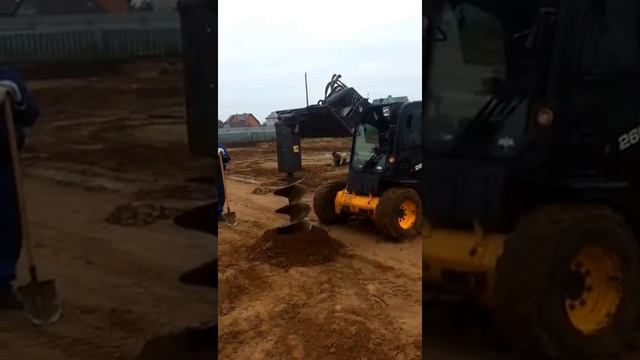 TR600(700) Бур шнековый GFGORDINI ямобур на мини-погрузчике JCB 260eco смотреть онлайн